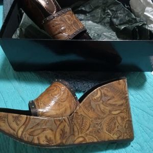 Gorgeous Hand Made Couture Donald J Pliner Leather & Velvet Ladies Shoes